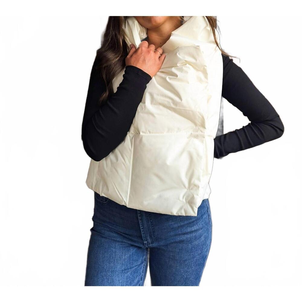 NEW PRETTY RUGGED pretty puffer vest in winter white